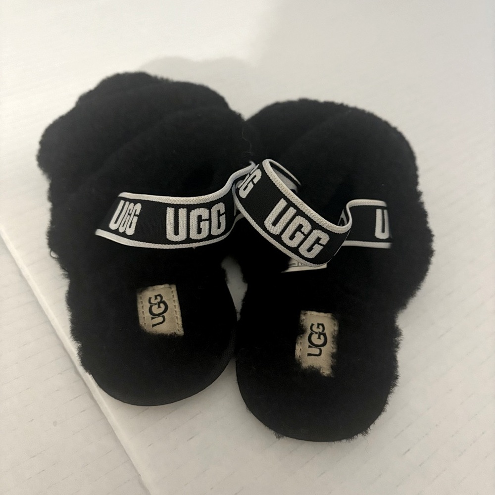 UGG Oh Yeah slide fluff slippers/ sandals kids  black size 12